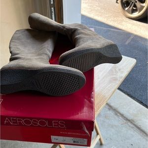 Tan suede Aerosoles wedge boots 7M w/ two zippers for xtra leg room